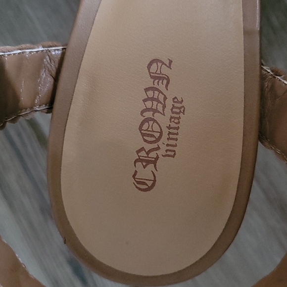 Crown Vintage Heels 9.5 - Picture 6 of 7